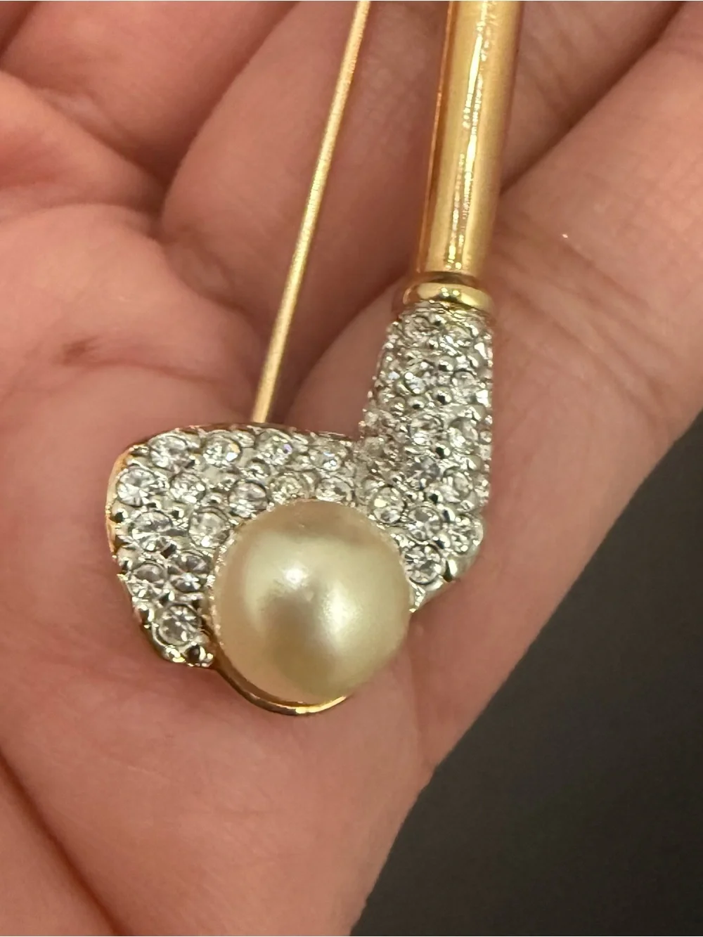 Vintage Retired SWAROVSKI Swan Signed Pave Crystal Faux Pearl Golf Club Brooch
